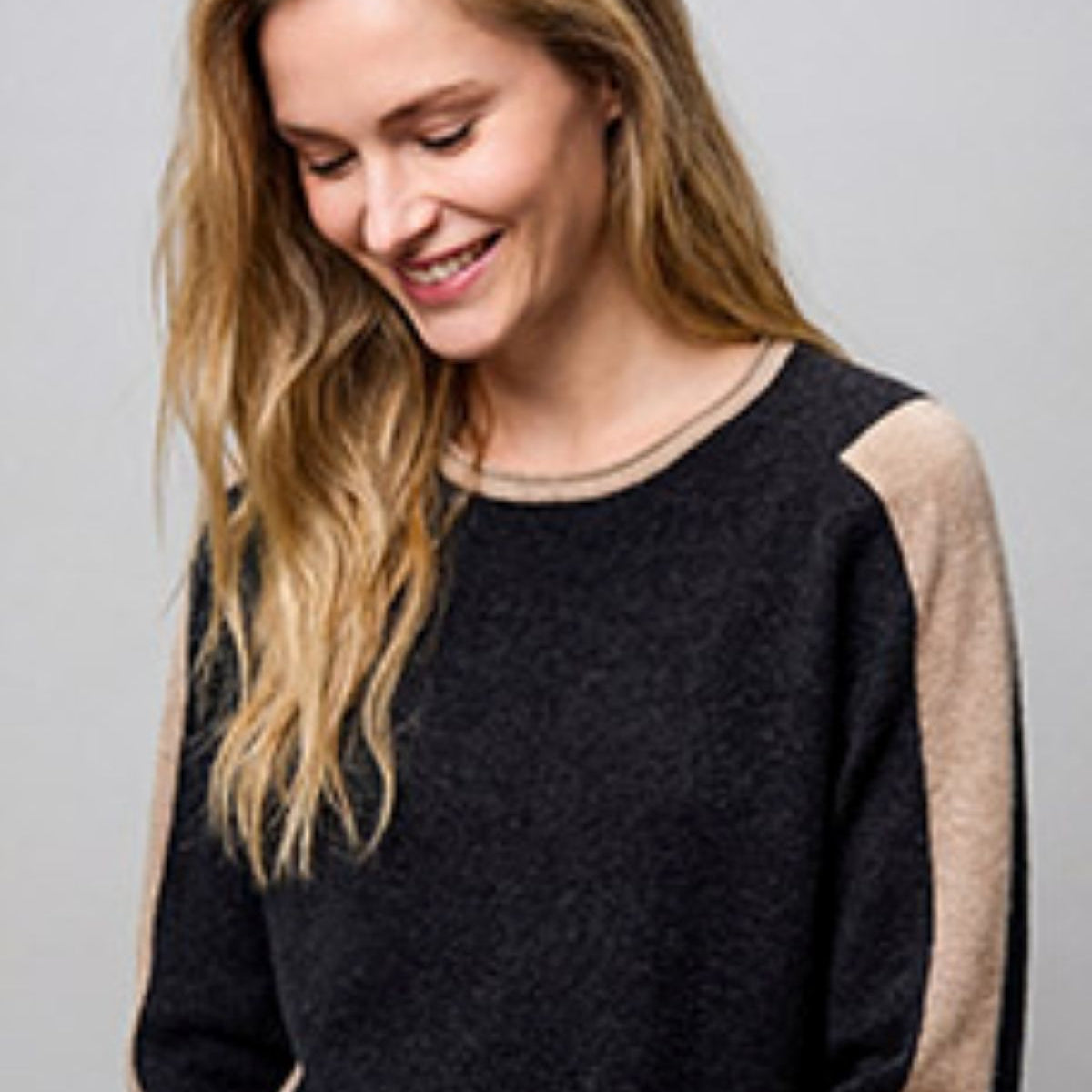 Crew Neck Sweater w/Contrast Sleeves